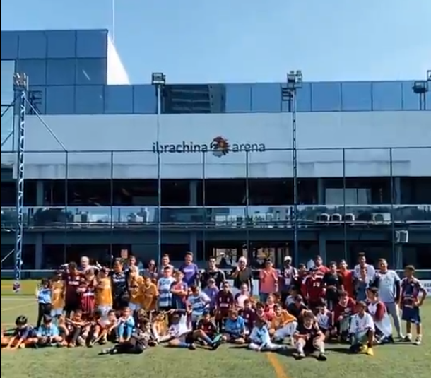 Crianças do Real Esperança treinam no estádio do IBRACHINA em SP