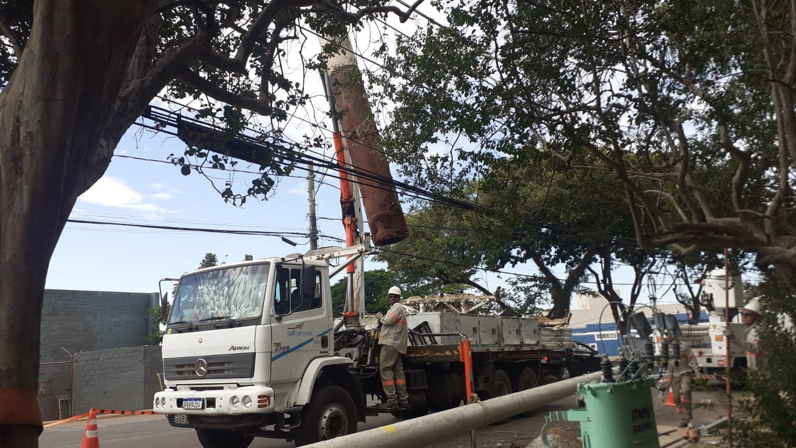 Dicas da CPFL Paulista para evitar acidentes com a rede elétrica em dias de vento e tempestades​