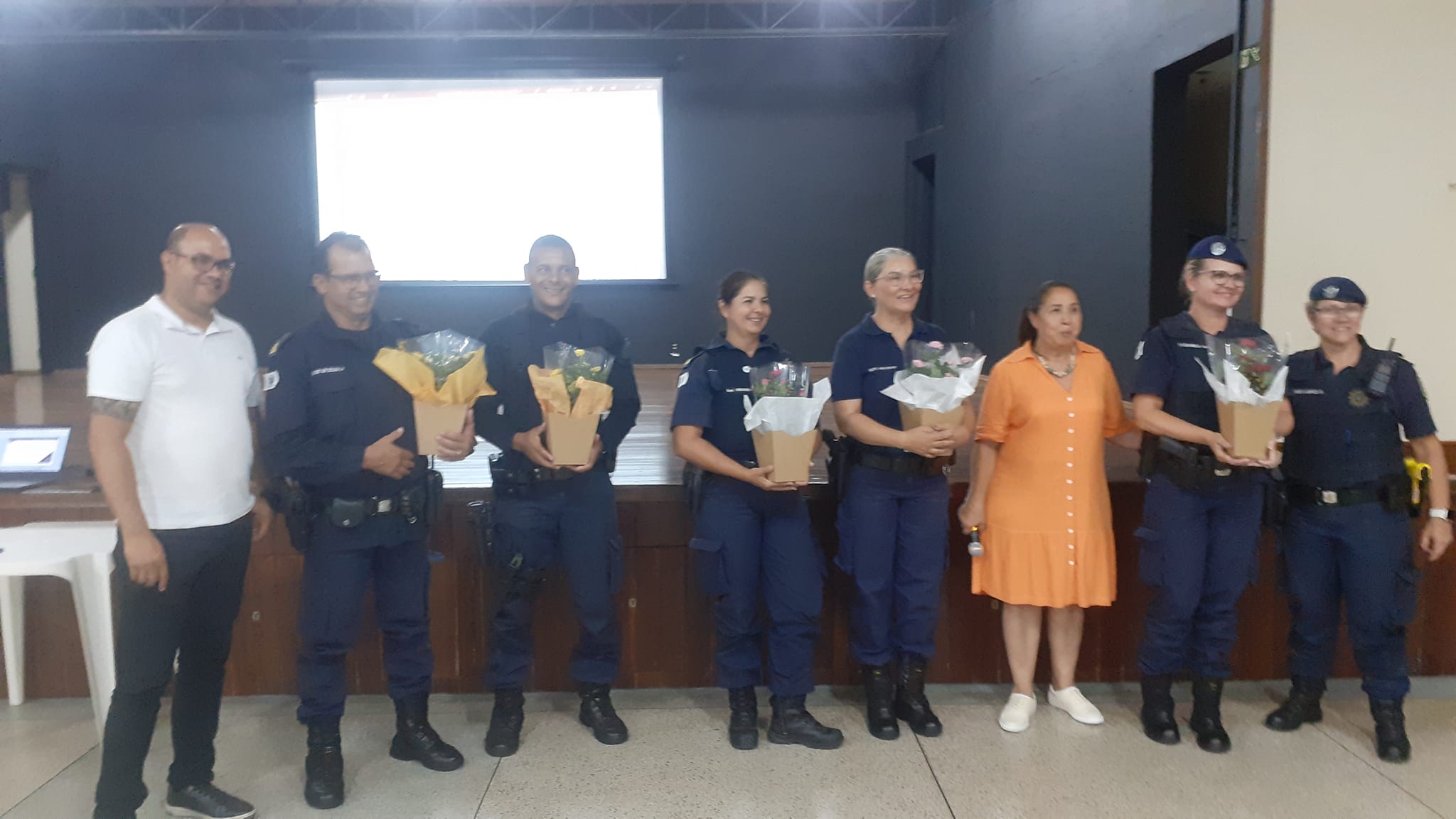 CONSEG da região homenageia  mulheres solidárias e policiais