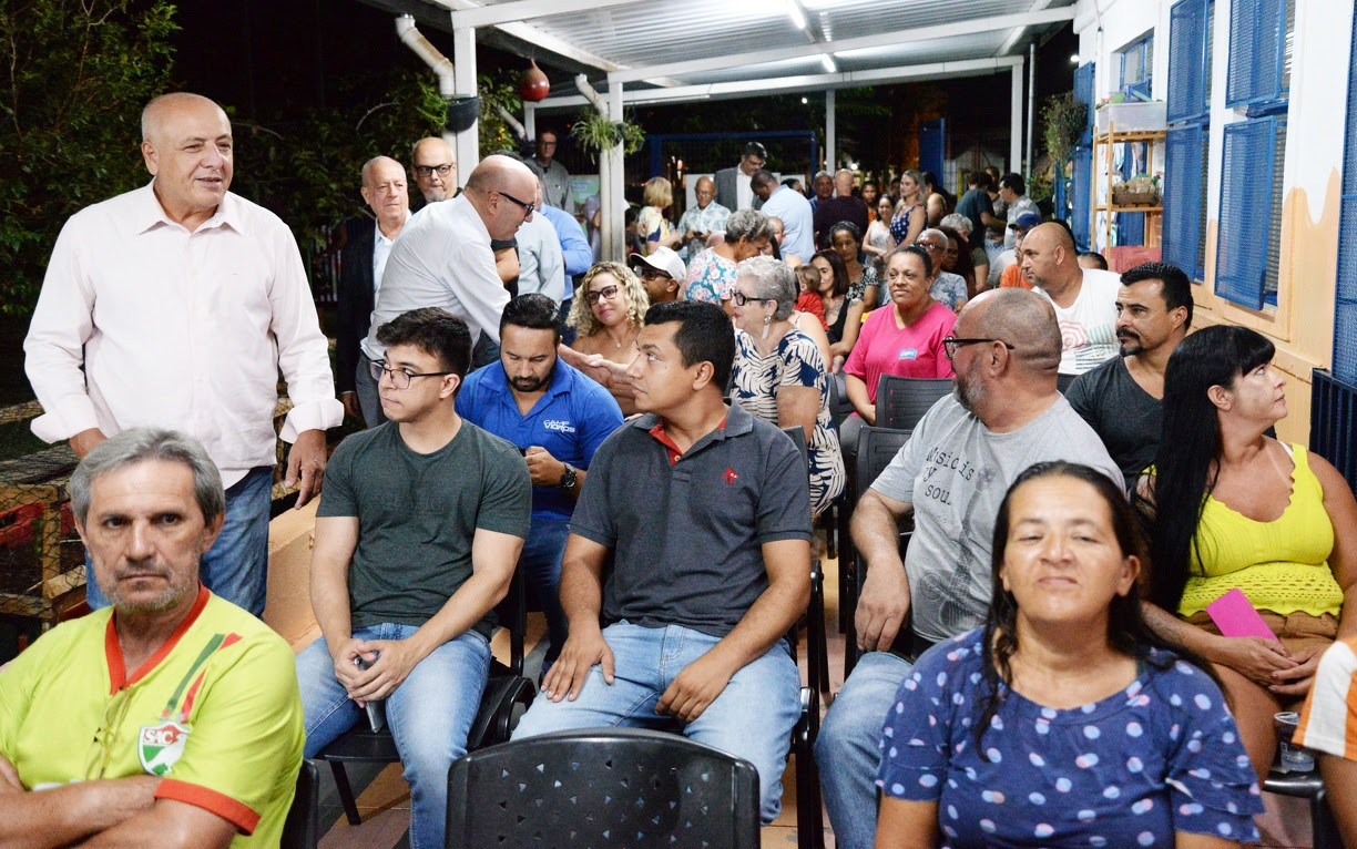 Prefeitura entrega 57 matrículas de imóveis na Núcleo Residencial  Sta. Mônica